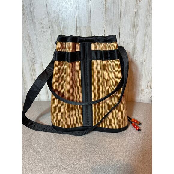 Baskets of Cambodia Crossbody Drawstring‎ Closure Handbag - Picture 2 of 6